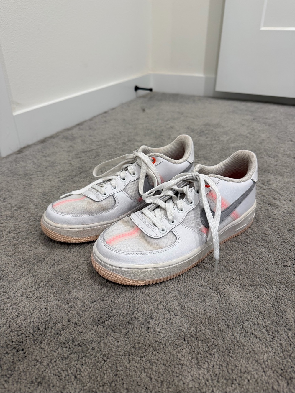 Nike Kids White and Pink Accent Low-Top Sneakers
